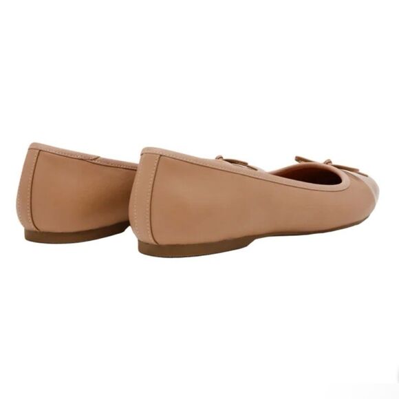 Brand new in box! DV by Dolce Vita Women's Ballet Flat Tan color - Picture 3 of 6